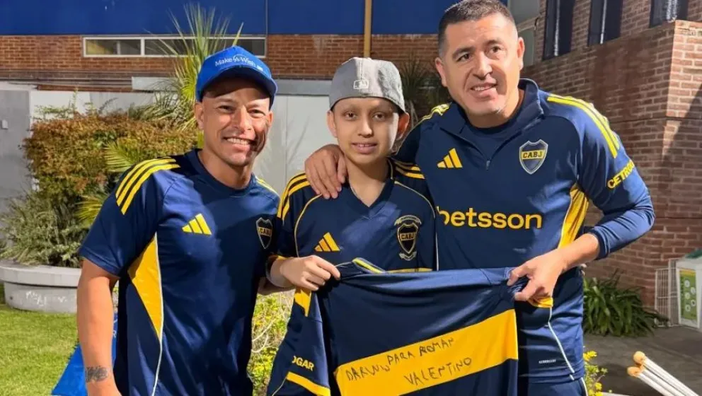 Valentino, joven de Darwin, cumplió su sueño de conocer a Riquelme y vivir una noche inolvidable en La Bombonera. Créditos: Make a Wish Argentina.
