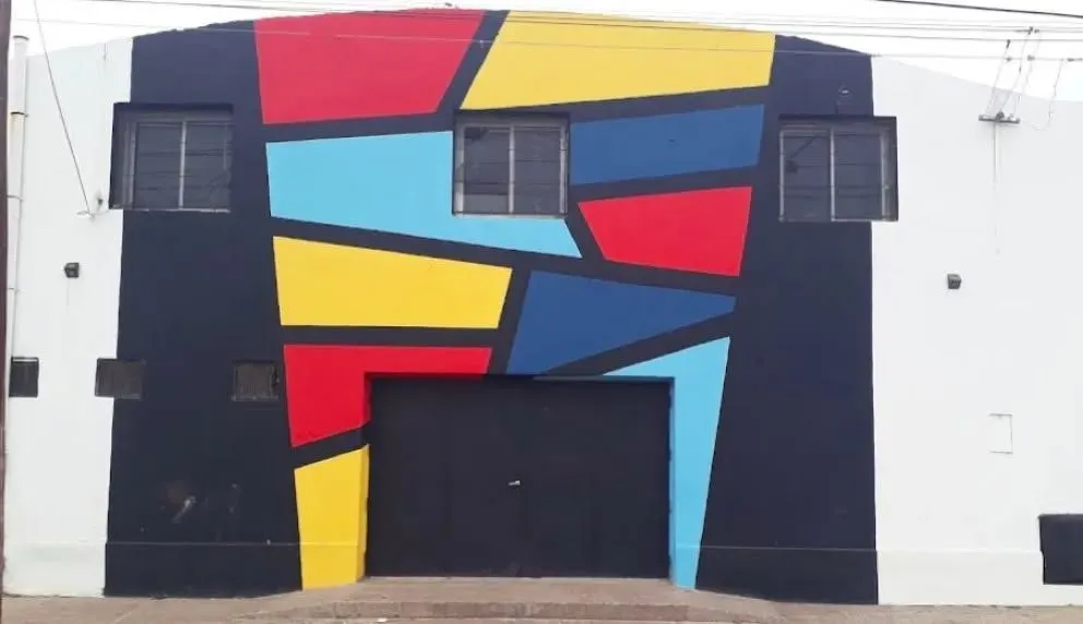 La obra se presentará con modalidad a la gorra y merienda incluida, promoviendo el acceso a la cultura para todos.