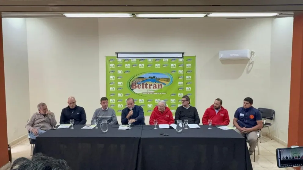 Damián Martínez, técnico de la Federación Regional 11, brindó detalles sobre los operativos de control y pidió responsabilidad al público. Foto: Agustín García.