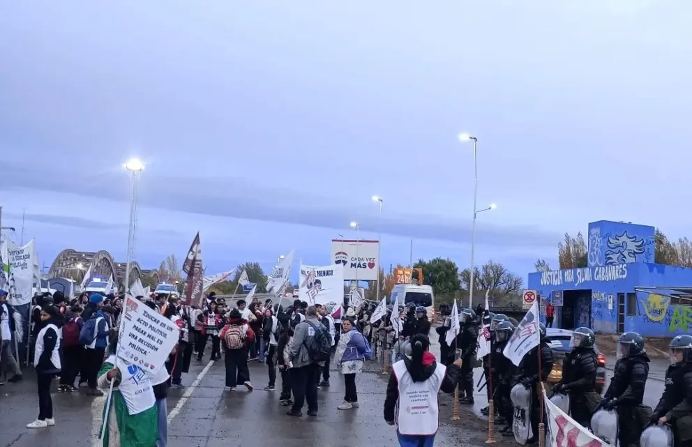 Docentes rionegrinos realizan un paro de 48 horas y movilizaciones en reclamo de paritarias y mejoras salariales. Foto: gentileza.