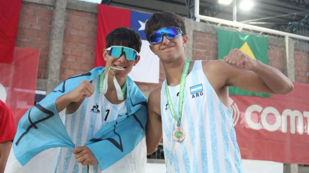 El atleta, Nahuel Cornejo, becado por Río Negro junto a su compañero santafesino, Zak Osatinsky.
Crédito: Gobierno de Río Negro