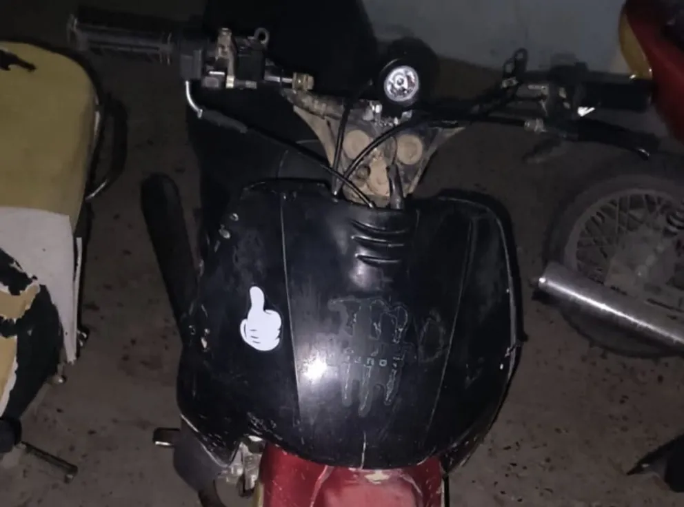 Durante el control, detectaron irregularidades en la moto: escape en malas condiciones, falta de chaleco reflectante, deficiencias en el sistema de luces y ausencia de espejos retrovisores. Foto: Regional IV