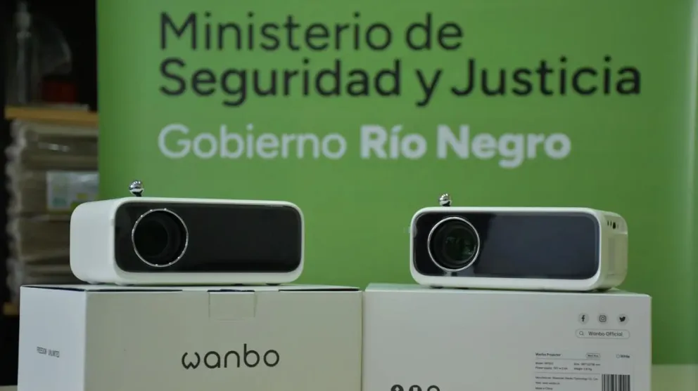 Dos proyectores para la Red Argentina de Suicidología
Crédito: Gobierno de Río Negro
