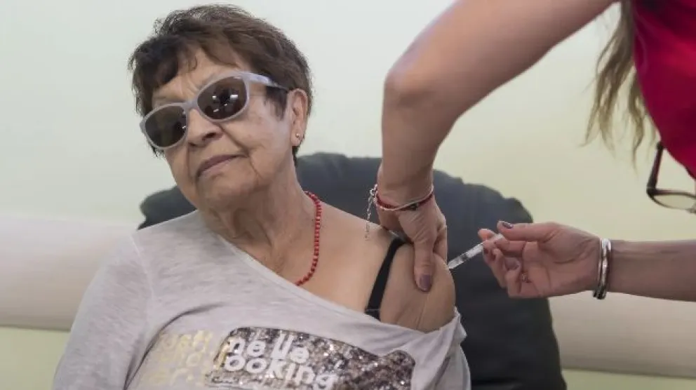 La vacuna antigripal es gratuita, obligatoria y fundamental para reducir complicacionesCrédito: Gobierno de Río Negro
