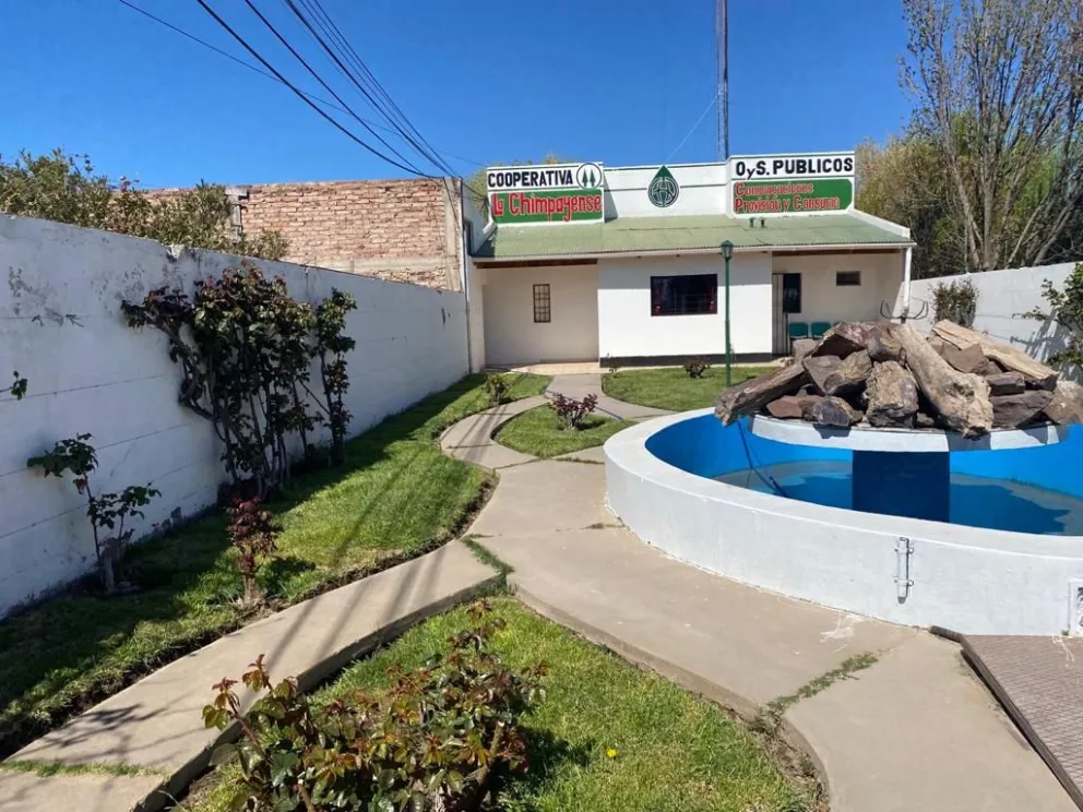 La Cooperativa La Chimpayense denunció daños en su tanque principal y pidió el compromiso de toda la comunidad para cuidar las instituciones locales. Foto: gentileza.