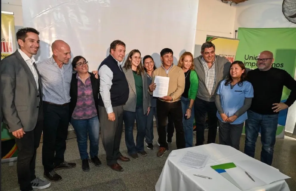 El nuevo hospital de Darwin tendrá una inversión cercana a los 8 mil millones de pesos y contará con áreas de guardia, consultorios y servicios integrales de salud. Foto: Nacho Ponce.