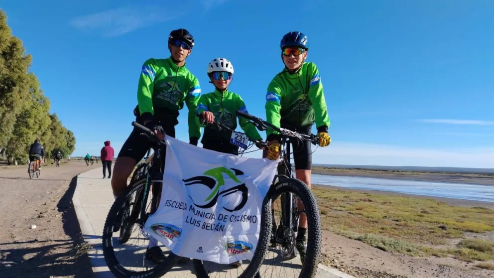 Ciclistas de la Escuela Municipal de Luis Beltrán se destacaron en el Rally MTB “Vuelta al Canal Pomona”. Foto: Municipio Luis Beltrán.