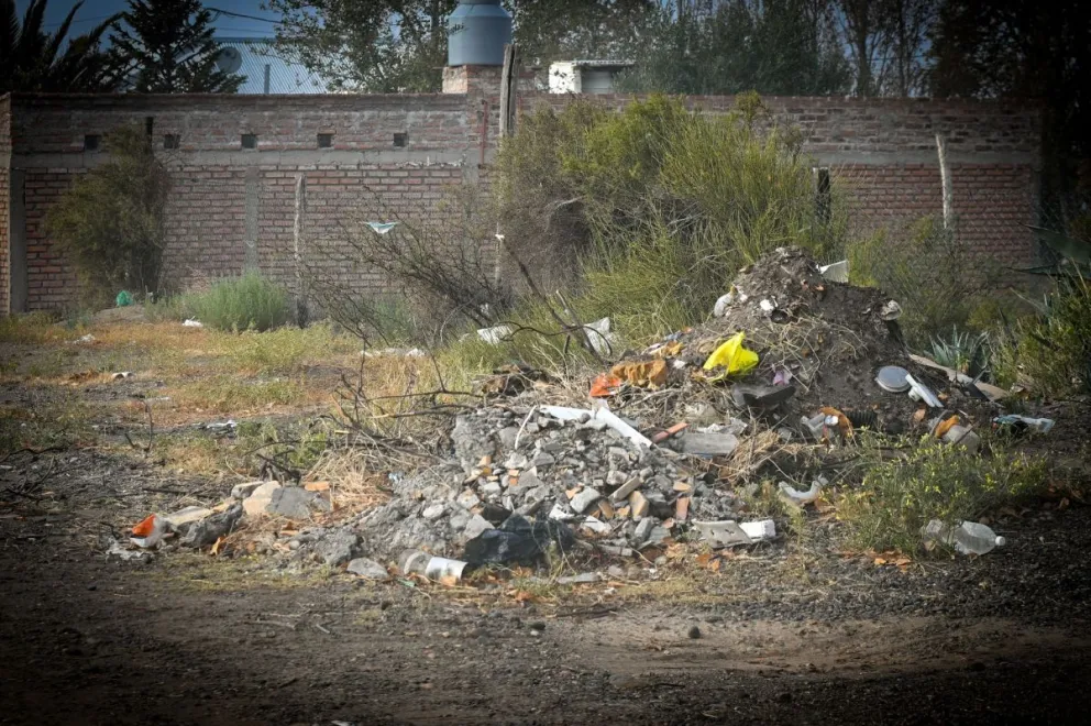 El municipio de Darwin reforzará los controles para prevenir microbasurales y sancionará a quienes arrojen residuos en espacios no habilitados. Foto: Municipio Darwin.