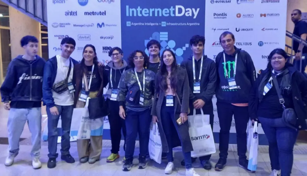 Alumnos del CEAER participaron en Buenos Aires del Internet Day, evento centrado en innovación, conectividad e Inteligencia Artificial. Foto: Ceaer.