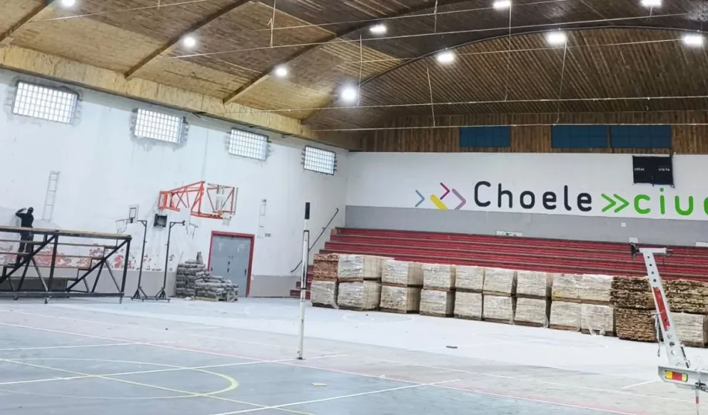La renovación integral del Polideportivo Municipal de Choele Choel continúa avanzando y podría inaugurarse el próximo 9 de julio. Foto: Municipio Choele Choel.