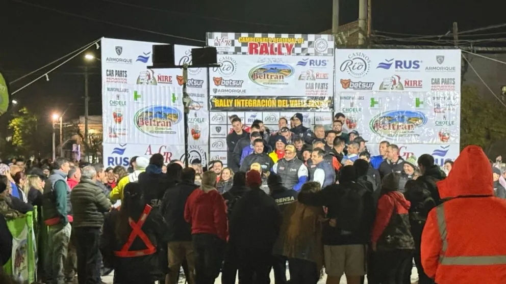 Más de 50 binomios participaron de la largada simbólica del Rally Integración del Valle Medio en Luis Beltrán. Foto: Agustín García