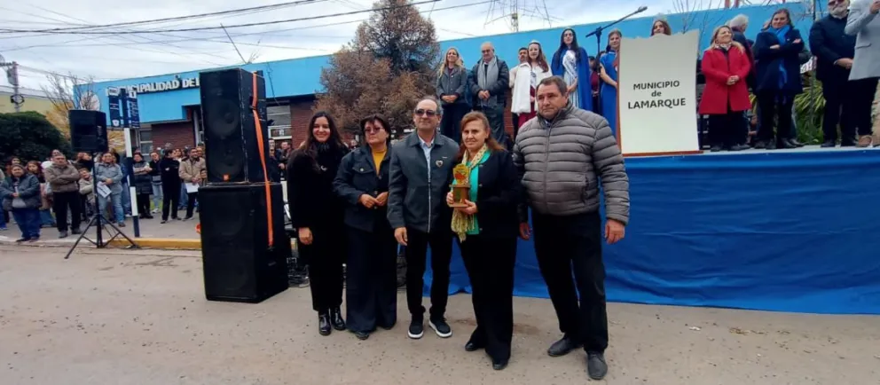 La Dra. Katia Cavazin y Antonio “Tono” Parra fueron reconocidos por su aporte a la salud y al deporte de la comunidad lamarqueña. Fotos: gentileza.