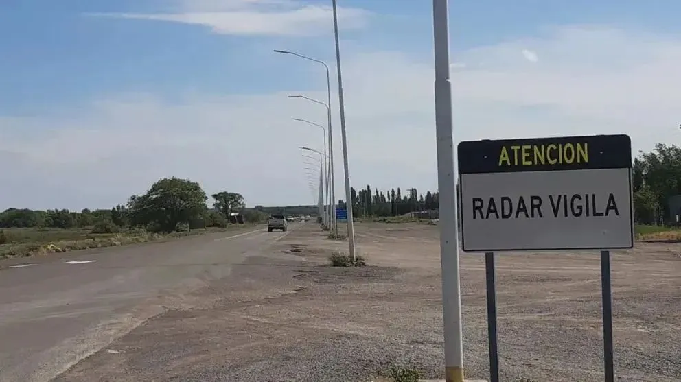 Los radares instalados en rutas nacionales de Río Negro comenzarán a emitir multas efectivas desde el próximo 21 de mayo tras finalizar la etapa de prueba y calibración. Foto: archivo.