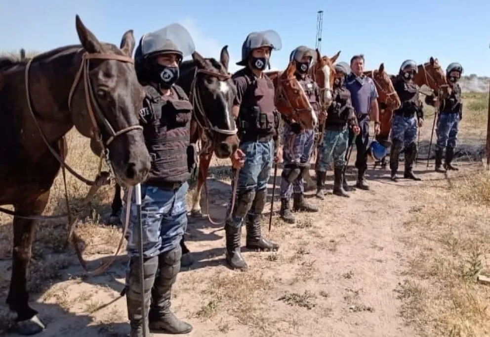 La posibilidad de reforzar la Policía Montada volvió a instalarse en la agenda regional como herramienta para fortalecer la seguridad y la prevención en zonas rurales. Foto: Policia Río Negro.