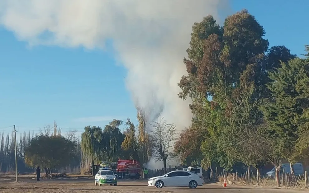 El incendio se habría originado por una salamandra utilizada para calefaccionar la vivienda. Foto: gentileza.