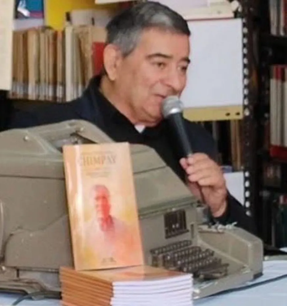 Rogelio Funes presentó en Chimpay su libro “Memorias Vivas I”, una recopilación de relatos y anécdotas de vecinos de la localidad. Foto: gentileza.