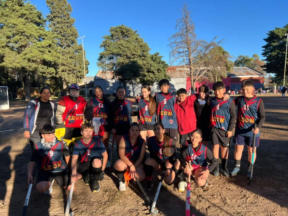 El hockey de Lamarque continúa creciendo con nuevas categorías competitivas, más inscriptos y el proyecto de contar con una cancha propia. Foto: gentileza.