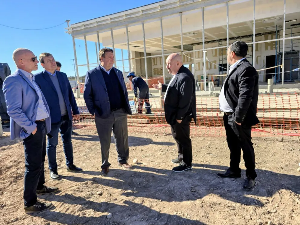 El gobernador Alberto Weretilneck destacó la inversión y el avance de la nueva YPF Full que se construye en Chimpay. Foto: gentileza.