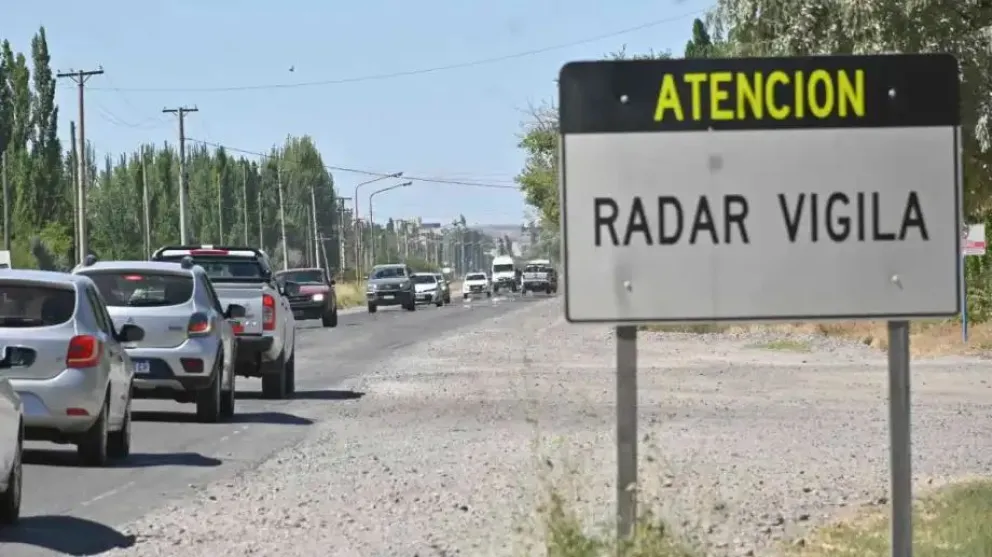 El radar de control de velocidad ya funciona sobre la Ruta Nacional 250 en Lamarque. Foto: gentileza.