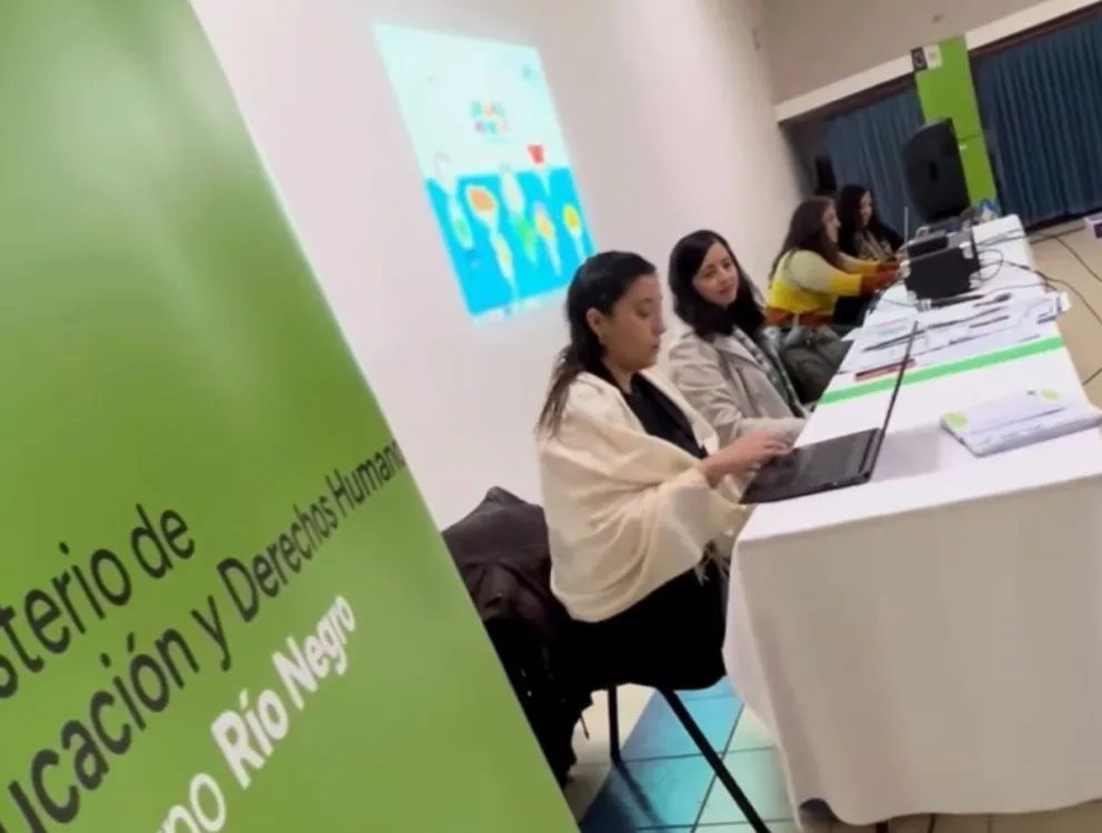 Escuelas secundarias de Valle Medio participaron en Choele Choel de una capacitación orientada a fortalecer el vínculo entre la educación, el trabajo y los estudios superiores. Foto: Consejo Escolar Choele Choel.