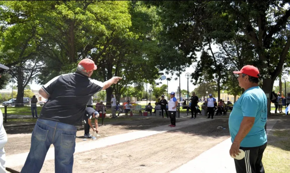 Lamarque tendrá un fin de semana con múltiples actividades deportivas, incluyendo pádel, tejo y una nueva propuesta de deporte barrial para niños y niñas. Foto: gentileza.