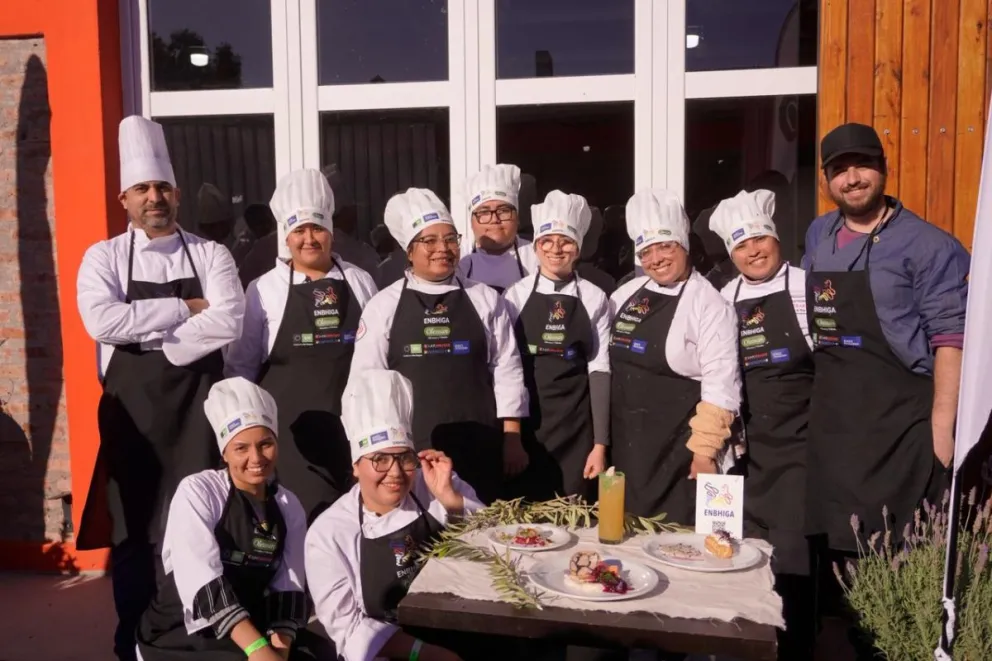 Estudiantes de Gastronomía del CEAER participaron de actividades formativas y prácticas en el Encuentro ENBHIGA realizado en San Antonio Oeste. Foto: CEAER.