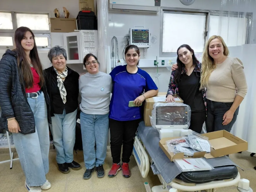El nuevo monitor multiparamétrico permitirá mejorar el control y seguimiento de pacientes críticos en la guardia del Hospital de Choele Choel. Foto: Cooperadora de Choele Choel.