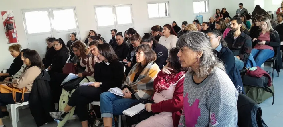 La capacitación reunió a organismos de salud, seguridad, justicia y niñez para fortalecer el abordaje integral de agresiones sexuales en niños, niñas y adolescentes. Foto: Ministerio de Salud de Río Negro.