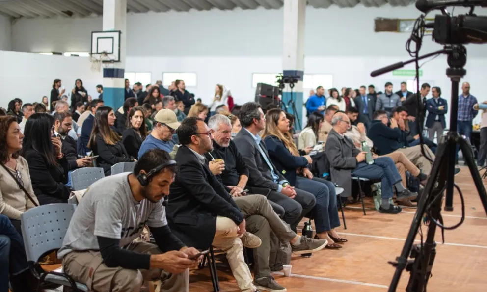 El intendente de Chimpay participó en San Antonio Oeste de la audiencia pública por el Gasoducto Tratayén–San Antonio Oeste. Foto: Municipio Chimpay.
