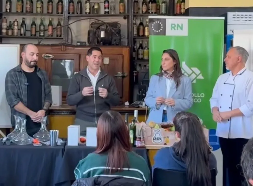 El Seminario Punto Río Negro reunió en Lamarque a estudiantes del CEAER en jornadas de formación sobre gastronomía, coctelería y producción regional. Foto: CEAER.