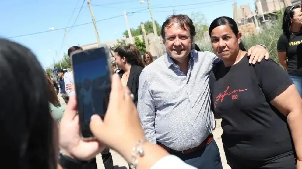 El Gobernador Alberto Weretilneck acompañó a la comunidad de Allen en un nuevo aniversario, y los festejos por el 25 de Mayo. Foto: gentileza