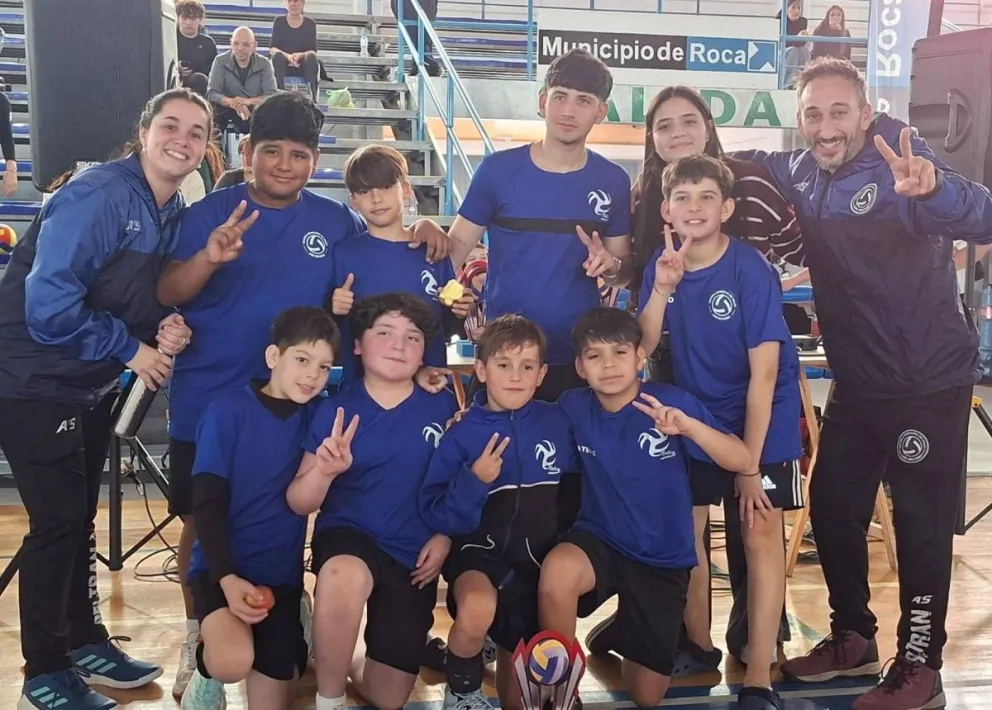 Equipo de la Escuela Municipal de Voley de Luis Beltrán. Foto: municipalidad de Luis Beltrán.