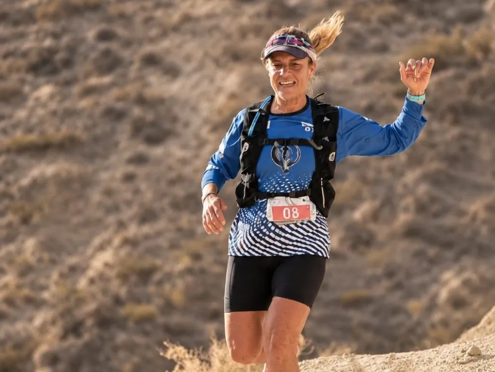 Mercedes Motta representó a Choele Choel en la carrera Sur Trail 2026 y consiguió el primer puesto en su categoría en la prueba de 27 kilómetros. Foto: gentileza.