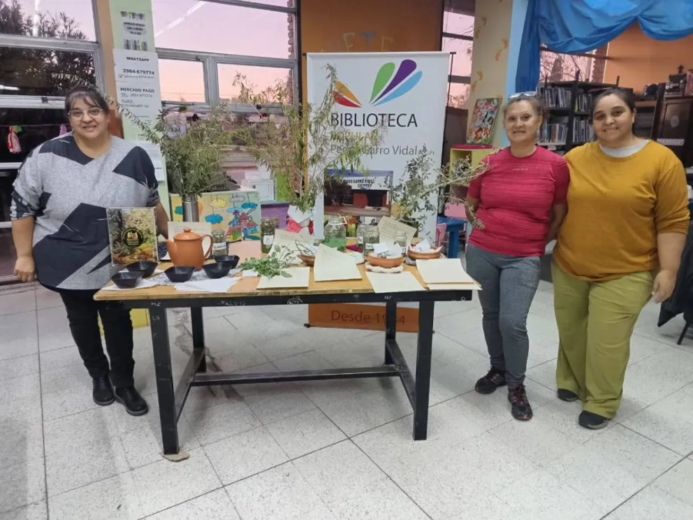 La jornada reunió a estudiantes de la escuela de adultos de Chimpay en un espacio de aprendizaje sobre hierbas medicinales y aromáticas. Foto: gentileza.