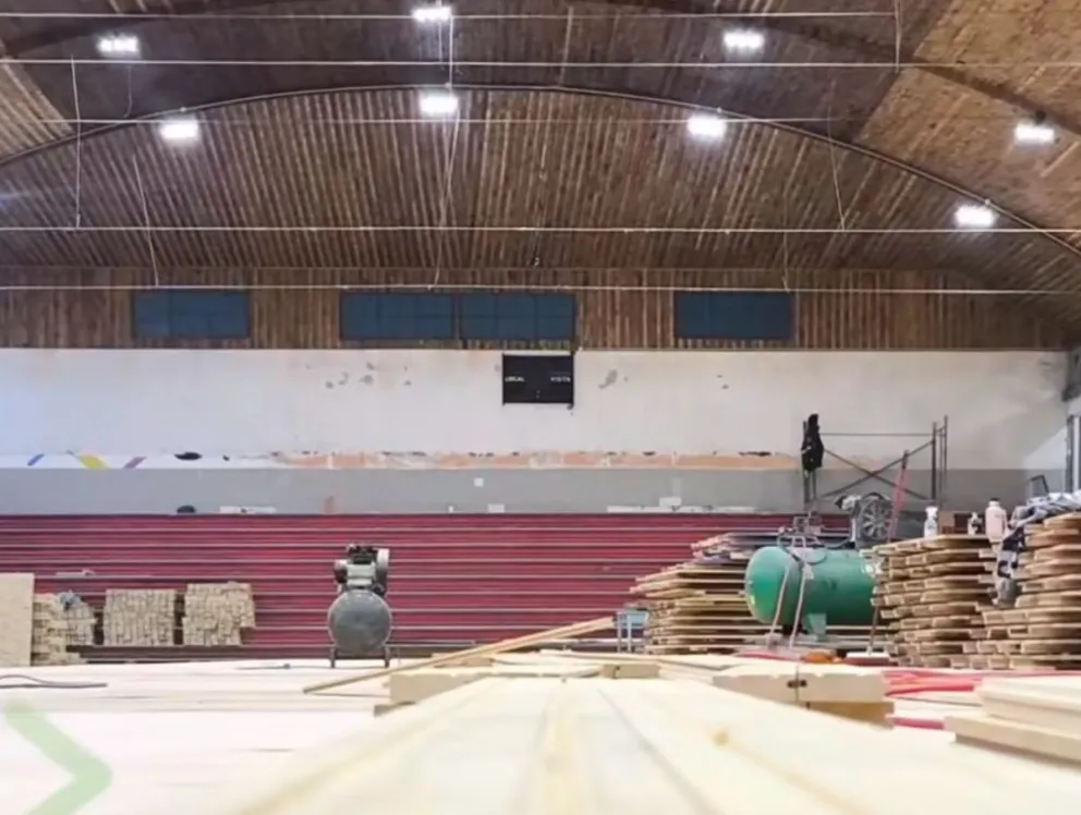 La obra de modernización del polideportivo municipal de Choele Choel contempla mejoras integrales y una inversión superior a los 500 millones de pesos. Foto: Municipio Choele Choel.