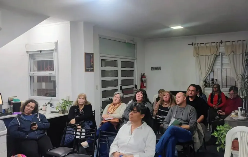 La charla reunió a docentes de Valle Medio interesados en conocer detalles sobre el régimen jubilatorio y los trámites para acceder al beneficio. Foto: Unter Valle Medio.