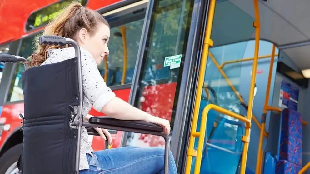 La Provincia aclaró que los cambios en los subsidios al transporte no modifican el derecho de las personas con discapacidad a acceder a pasajes gratuitos de larga distancia. Foto: archivo.