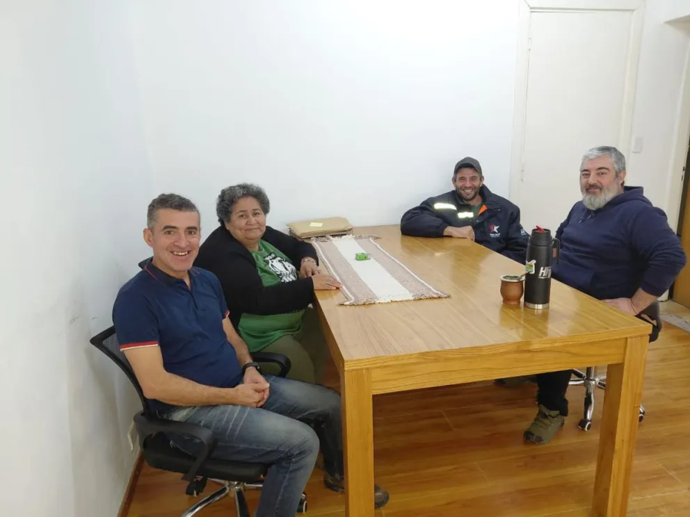 Trabajadores municipales de Coronel Belisle recibirán un aumento salarial del 2,6%, mientras que el aguinaldo será abonado el 19 de junio y la entrega de ropa de trabajo se concretará el 10 de junio. Foto: ATE Río Negro.