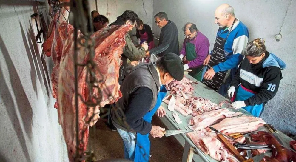 La Fiesta Provincial de la Carneada se realizará el 5 de julio en Coronel Belisle y reunirá a productores, instituciones y artistas en una jornada dedicada a las tradiciones y sabores regionales. Foto: gentileza.
