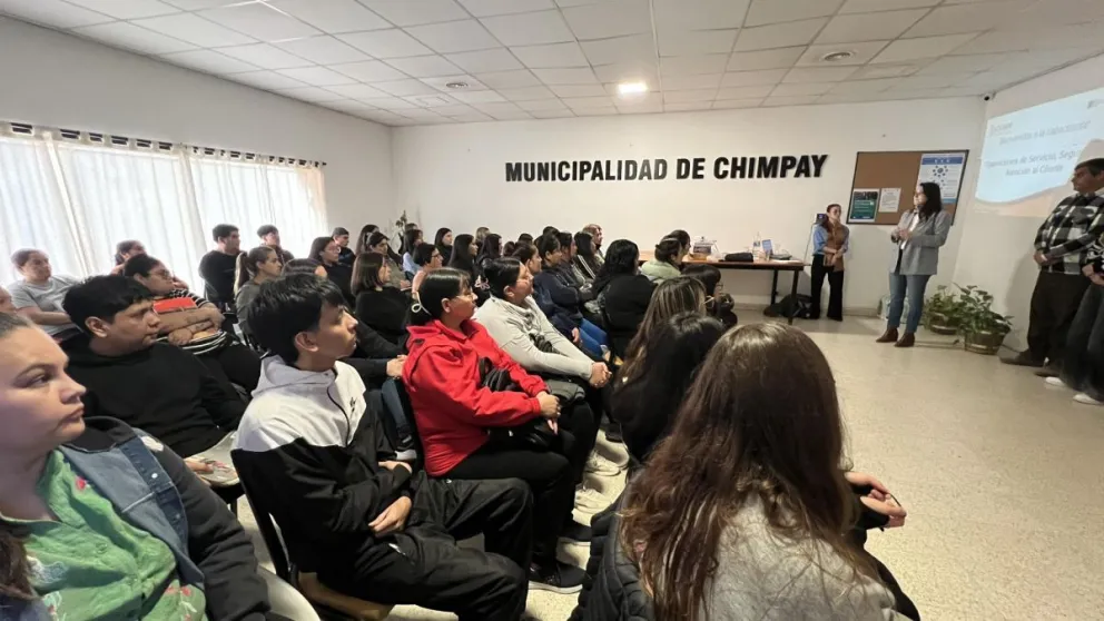 Las capacitaciones impulsadas por el CEAER en Valle Medio abarcan temáticas vinculadas a servicios, electricidad e inteligencia artificial, y convocan a más de 150 participantes de la región. Foto: Ceaer.