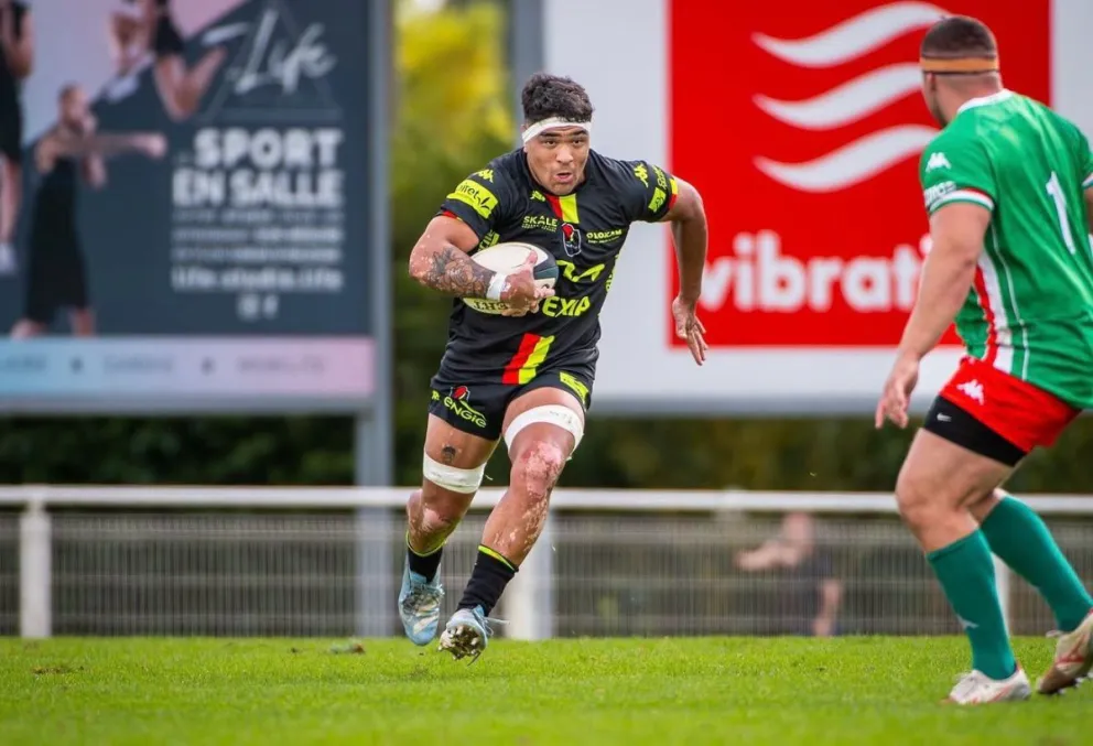 Pedro Giannini festeja el título del Nationale 2 junto a RC Orleans, equipo con el que también logró el ascenso tras vencer a Vienne en la final. Foto: gentileza.