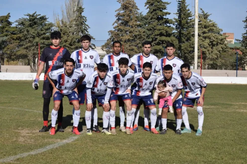 Dylan Torres y Bautista Román fueron seleccionados por River Plate tras la jornada de captación realizada en la región y viajarán a Buenos Aires para una prueba oficial. Foto: gentileza.