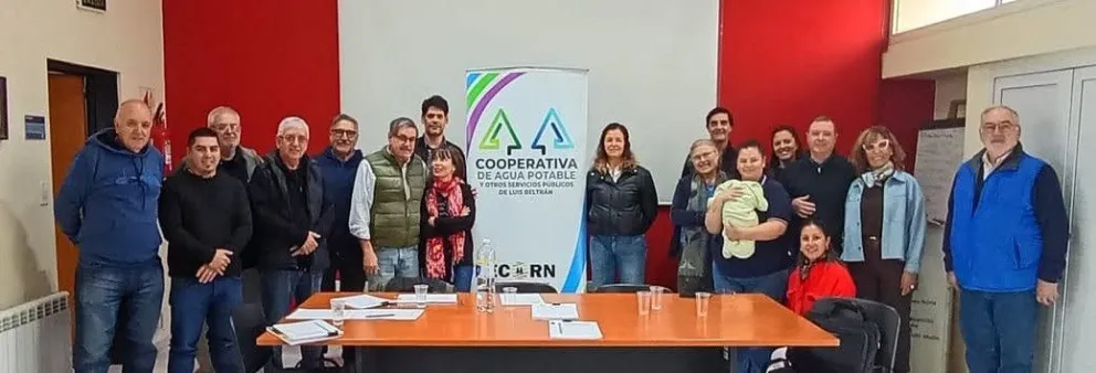 Representantes de la Cooperativa de Agua de Luis Beltrán se reunieron con autoridades del DPA para avanzar en proyectos de ampliación de la red cloacal y mejoras en la infraestructura sanitaria de la localidad. Foto: gentileza.