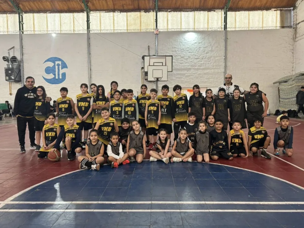 Jugadores y jugadoras de Chimpay y Villa Mitre de Río Colorado compartieron una jornada de básquet, aprendizaje y compañerismo durante la segunda fecha de la Liga Formativa. Foto: Municipio Chimpay.