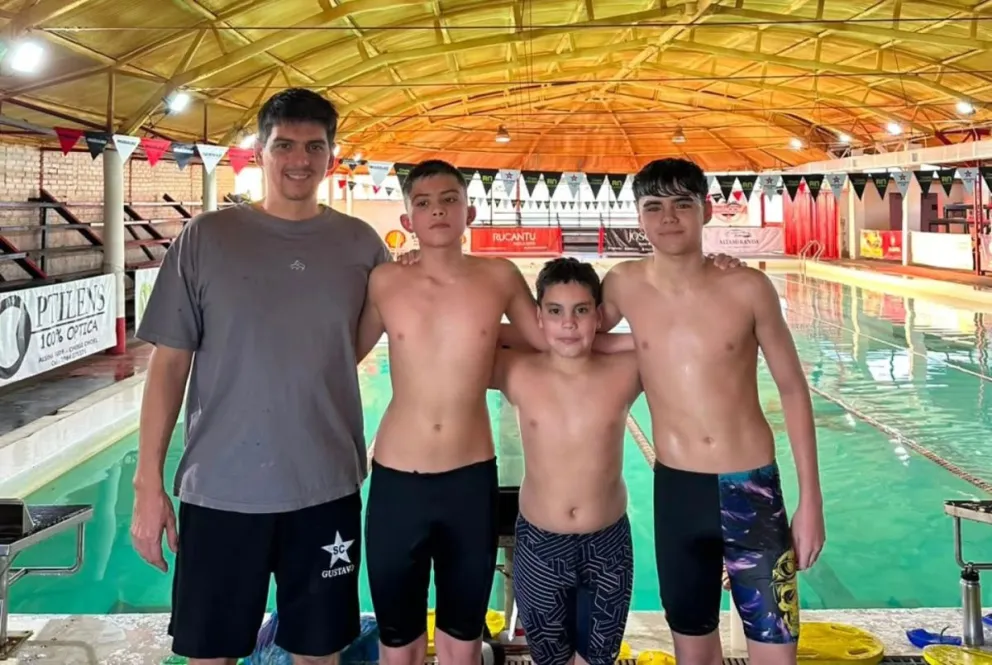 Emanuel Moya, Emanuel Manrique y Felipe Sarasola representarán al Club Sportsman de Choele Choel en el Torneo Nacional de Natación que se disputa en Parque Roca. Foto: Club Sportsman.