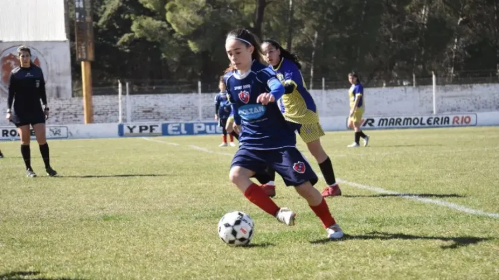 Albertina Sandoval sigue formando parte del proyecto de selecciones juveniles de AFA mientras avanza con su recuperación física tras una lesión ligamentaria. Foto: gentileza.