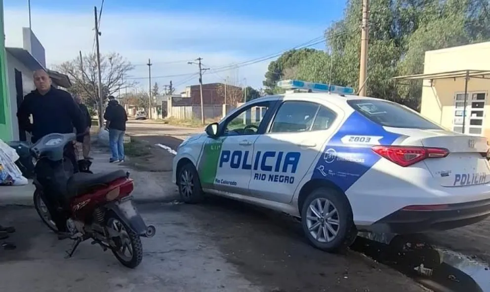 La motocicleta robada fue recuperada por personal de la Comisaría 11 de Río Colorado pocas horas después de la denuncia del hecho. Foto: gentileza.