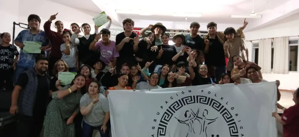 La agrupación Wenuy organiza sorteos, peñas, funciones de cine y otras actividades para reunir fondos y representar a Río Negro en el Certamen Nacional de Folklore de La Falda, Córdoba. Foto: gentileza.