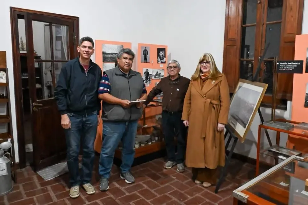 Walter Cañumil Sayhueque visitó el Museo Histórico Regional de Choele Choel y participó de una jornada dedicada a la memoria, la identidad y el patrimonio cultural de la región. Foto: Darío Castro.