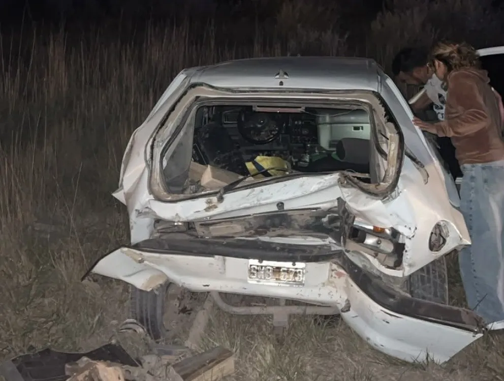 El accidente ocurrió sobre la Ruta Nacional 250, a la altura del kilómetro 276. Una adolescente fue trasladada al hospital y se confirmó que sufrió lesiones leves. Foto: gentileza.